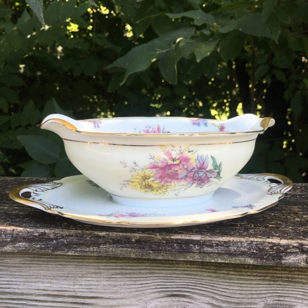 Vintage Black Knight Conchita Gravy Boat Bowl